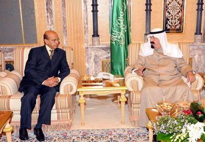 Almotamar Net - King of Saudi Arabia Abdullah Bin Abdul Aziz Al Saud received on Wednesday Foreign Minister Abu Bakr al-Qirbi who handed him a letter from President Ali Abdullah Saleh. 

