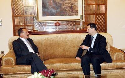 Almotamar Net - On the sidelines of the 22nd Arab summit being held in the Libyan city of Surt, President Ali Abdullah Saleh held a meeting on Saturday evening with his Syrian counterpart Bashar al-Assad. 