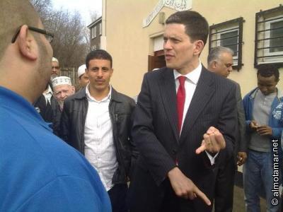 Almotamar Net - Britains Foreign Secretary David Miliband has praised the efforts Yemen is making in the fight against terrorism, expressing his confidence in the countrys ability to overcome all obstacles facing it, almotamar.net reported.
