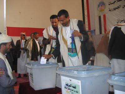 Almotamar Net - A presidential decree No. 9 for 2010 was issued on Wednesday with regard to calling local councils of the governorates and districts to convene and hold elections for their representatives. 