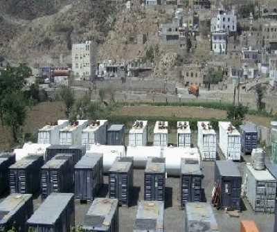 Almotamar Net - Sources at Usaifra electric power generating station in Taiz province has said Monday that one of the station cells exploded Monday while workers at the station were making maintenance , resulting in slight injuries of four workers and the power station director. 