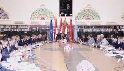 Almotamar Net - President Ali Abdullah Saleh directed the government on Tuesday to continue the policy of austerity and rationalization of expenditure and to correct any administrative or financial defects.
