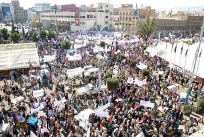 Almotamar Net - Tahrir Square and the streets and quarters around it in the Yemeni capital Sanaa has witnessed Friday, after Friday prayers, a massive rally followed by a massive march consisted of hundreds of thousands of citizens from various districts of the capital and neighbouring provinces. 
