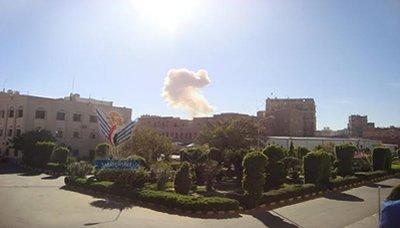 Almotamar Net - An official source at Defense Ministry confirmed that a car bomb exploded on Thursday morning targeting the building of the Defense Complex Hospital (Al-Ordhi) in the capita Sanaa.