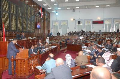 Almotamar Net - 
The Parliament approved on Saturday the public budgets of the state for the fiscal year 2014. 

It was approved in the parliaments session which was chaired by Deputy Speaker 