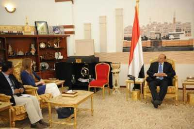Almotamar Net - President Abd-Rabbu Mansour Hadi reviewed on Saturday with UK ambassador to Yemen Jane Marriott the latest developments in the local arena.

During the meeting, Hadi highly praised the support of the UK for Yemens security, stability and unity, stressing the importance of helping Yemen economically by the UK and Saudi Arabia to address the current challenges.
