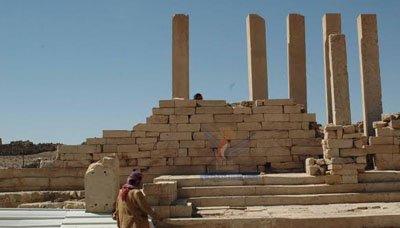 Almotamar Net - Saudi-paid mercenaries` artillery shelled Harib al-Karamish district of Marib province overnight, an official said on Monday.

The enemy artillery also intensively and indiscriminately targeted al-Hamadah villages in the same district, causing large destruction to citizens` houses and farms.
