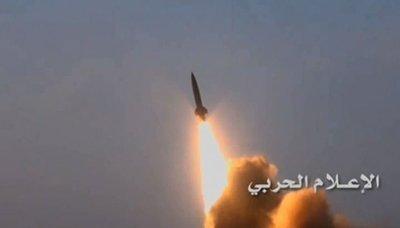 Almotamar Net - The army and popular forces fired on Wednesday morning a ballistic missile on gatherings of Saudi-paid mercenaries in Bab al-Mandab strait off Taiz province, a military official said.

The missile hit the target accurately, causing heavy losses in casualties and military equipment upon the enemy.
