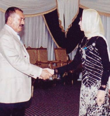 المؤتمر نت - الرئيس صالح والصحفية البحرينية بتول السيد
