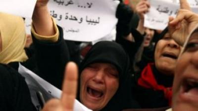 المؤتمر نت - نظم قرابة 20 ألف شخص في مدينة بنغازي الليبية مظاهرة حاشدة للتعبير عن تمسكهم بوحدة الأراضي الليبية، وندد المتظاهرون بإعلان برقة إقليما فيدراليا وطالبوا بإلغاء الحكم المركزي في ليبيا ما بعد الثورة. 
