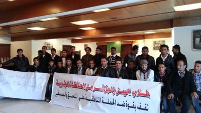المؤتمر نت - عبر طلاب اليمن الدارسين في الجزائر عن استنكارهم الشديد لما اعتبروه حملة مناطقية "مسيسة" موجهة ضد السفير اليمني بالجزائر والملحق الثقافي بالسفارة