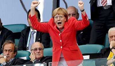 المؤتمر نت -  قالت المستشارة الألمانية انجيلا ميركل، التي ستحضر المباراة النهائية لكأس العالم 2014 لكرة القدم في البرازيل غدا الأحد بين منتخب بلادها والأرجنتين، إن المهم فوز المنتخب وإحراز اللقب بأي نتيجة.

