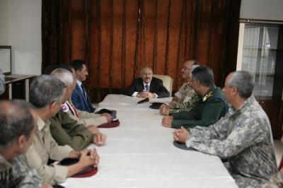 المؤتمر نت - لتقى الزعيم علي عبدالله صالح رئيس الجمهورية الأسبق رئيس المؤتمر الشعبي العام بعدد من الإخوة الضباط الذين انضموا إلى الساحات عام 2011م.
