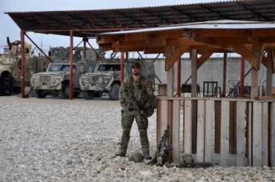 المؤتمر نت - قال مسؤول عسكري أمريكي إن جنديا أفغانيا واحدا على الأقل قتل وأصيب سبعة جنود أمريكيين في هجوم نفذه جندي أفغاني بقاعدة في شمال أفغانستان يوم السبت.
