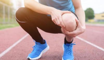 المؤتمر نت - تتعرض منطقة الركبة للعديد من الإصابات والصدمات خاصة لدى الرياضيين أو الأطفال في أثناء ممارستهم الأنشطة الحركية التقليدية