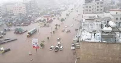 المؤتمر نت - تشهد العاصمة صنعاء ومعظم محافظات الجمهورية أمطار رعدية متفاوتة الغزارة، وأطلق المركز الوطني للأرصاد الجوية تحذيراً عاجلاً للمواطنين من التواجد في ممرات السيول وبطون الأودية
