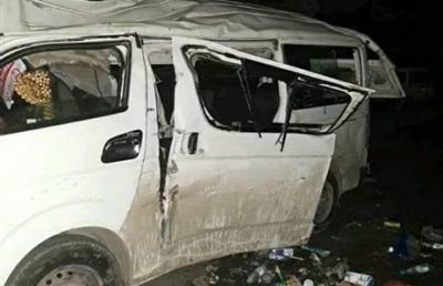 المؤتمر نت - توفي وأصيب 17 شخصاً بينهم امرأة و4 اطفال، نتيجة سقوط باص في مديرية المخادر بمحافظة إب