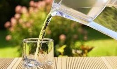 المؤتمر نت - 5 فوائد لشرب الماء على معدة فارغة