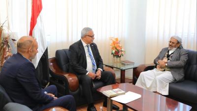 المؤتمر نت - التقى عضو المجلس السياسي الأعلى الدكتور عبدالعزيز صالح بن حبتور، اليوم رئيس اللجنة التحضيرية للمؤتمر الرابع "فلسطين قضية الأمة المركزية"