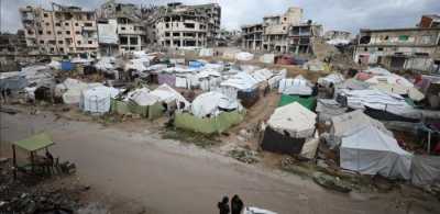 المؤتمر نت - أعلن المكتب الإعلامي الحكومي في غزة اليوم الجمعة عن 13 شهيدا جراء البرد وتداعيات منخفض "بيرون" الجوي الذي يضرب القطاع، وسط نقص المساعدات والإمكانيات