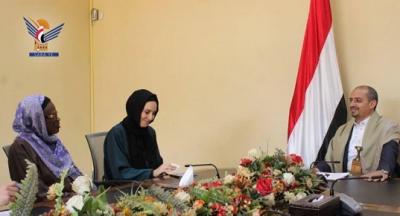 المؤتمر نت - التقى نائب وزير الخارجية والمغتربين عبدالواحد أبوراس، اليوم المدير الإقليمي لمنظمة أطباء بلا حدود السويسرية،