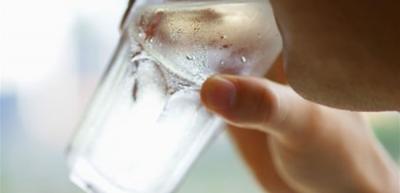 المؤتمر نت - مع حلول شهر رمضان المبارك، يواجه الصائمون تحديًا كبيرًا للحفاظ على ترطيب أجسامهم