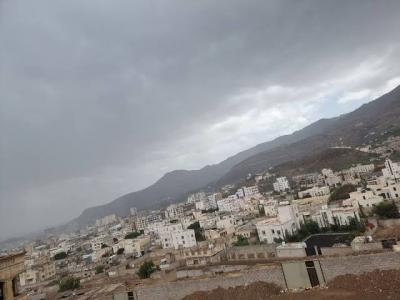 المؤتمر نت - توقع المركز الوطني للأرصاد والإنذار المبكر هطول أمطار رعدية متفاوتة ومتفرقة على أجزاء من عدة محافظات، وأجواء حارة في الصحارى والسهو