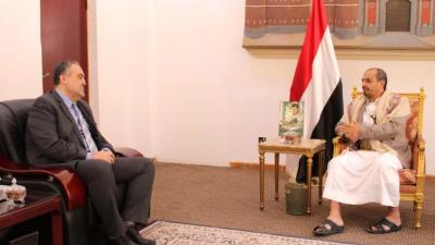 المؤتمر نت - بحث نائب وزير الخارجية والمغتربين عبدالواحد أبو راس، مع مدير مكتب المبعوث الخاص للأمين العام للأمم المتحدة إلى اليمن، محمد الغنام، مجالات التعاون بين الوزارة والمكتب
