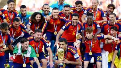 المؤتمر نت - توّج منتخب إسبانيا بلقب كأس العالم 2026 لكرة القدم للمرة الثانية في تاريخه، بعدما هزم نظيره الأرجنتيني 1-صفر، في المباراة النهائية المثيرة التي امتدت لوقت إضافي على شوطين بعد نهاية الوقت الأصلي بالتعادل 0-0 يوم الأحد