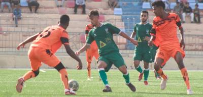 المؤتمر نت - حسم فريق وحدة عدن الصعود إلى دور الـ16 من كأس الجمهورية لكرة القدم، بعد تغلبه على منافسه سمعون بثلاثية نظيفة، اليوم الخميس، على ملعب الحبيشي