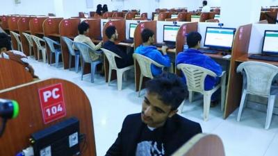 المؤتمر نت - دشن وزير التربية والتعليم والبحث العلمي حسن الصعدي اليوم، اختبارات الدور التكميلي لطلاب الثانوية العامة للعام الدراسي 1447هـ بأمانة العاصمة والمحافظات