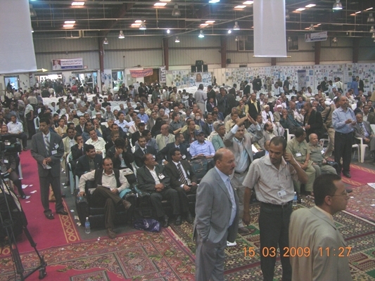 من القاعة قبل بدء الجلسة