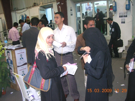 عضوات الحملة الانتخابية يستقطبن الاصوات لصالح مرشحيهن